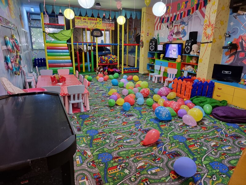 Se vand articole folosite la un loc de joaca pentru copii