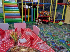 Se vand articole folosite la un loc de joaca pentru copii